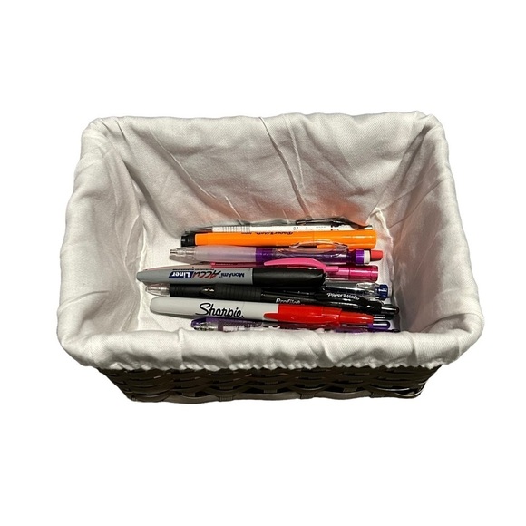 SET OF 2 BASKETS WITH LINER Woven Rattan/Whicker over metal Like new - Picture 5 of 11